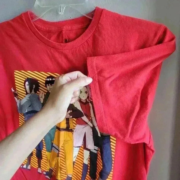 Naruto Shippuden 2002 Boys T-Shirt M Group Fighting Scene Red Short Sleeve - Picture 8 of 9